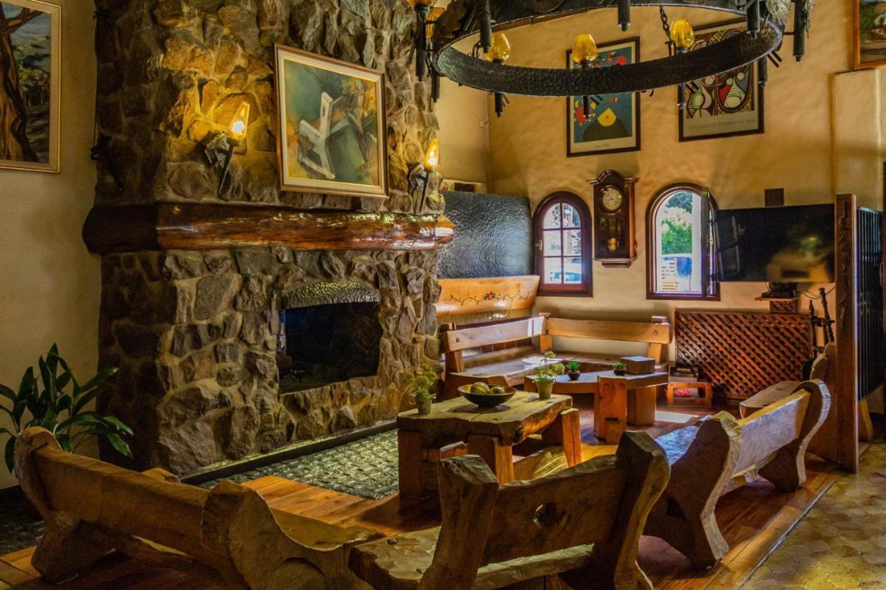 Hosteria La Posta Del Cazador San Martin de los Andes Bagian luar foto